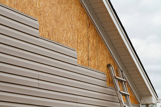 Professional Siding Replacement technician working in Pulaski, PA